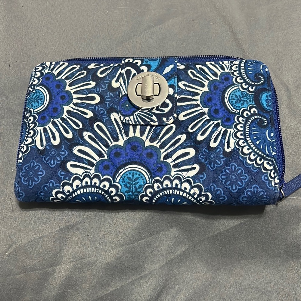 NWOT Vera Bradley Turnlock Wallet